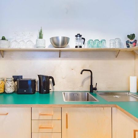 The Plywood Flat, Modern Style In A Traditional Tenement เอดินบะระ ภายนอก รูปภาพ