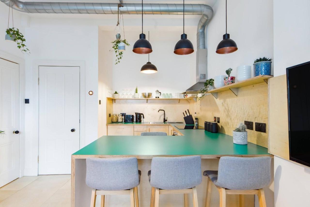 The Plywood Flat, Modern Style In A Traditional Tenement เอดินบะระ ภายนอก รูปภาพ