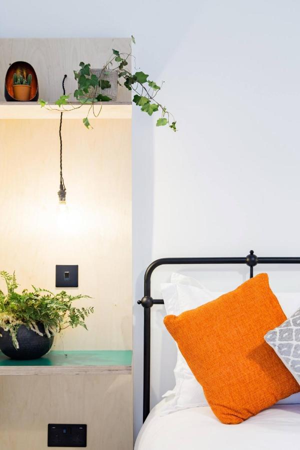 The Plywood Flat, Modern Style In A Traditional Tenement เอดินบะระ ภายนอก รูปภาพ