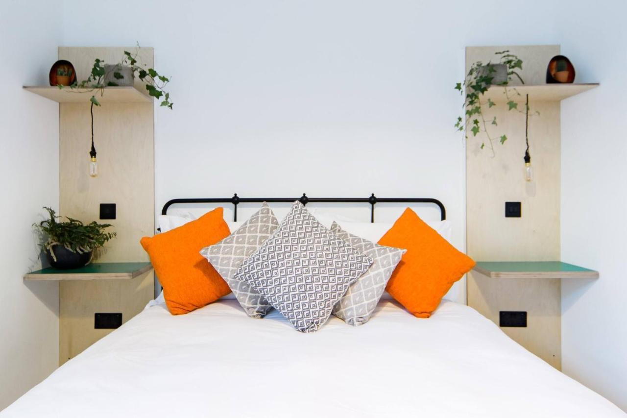 The Plywood Flat, Modern Style In A Traditional Tenement เอดินบะระ ภายนอก รูปภาพ